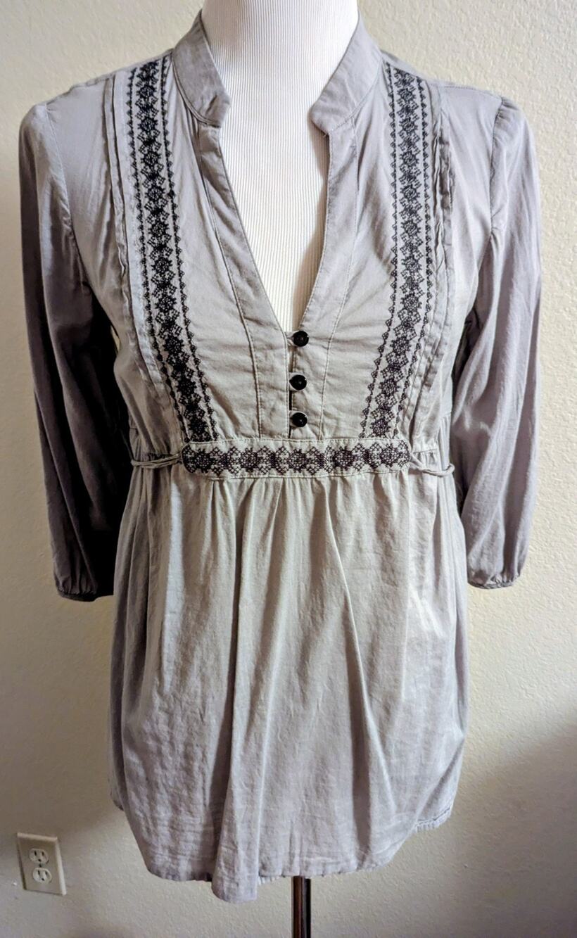 Variation Women’s Medium Gray Embroidered Boho Tunic Blouse Tie Waist